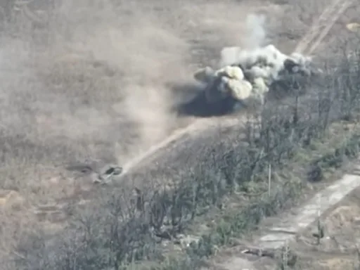 Аеророзвідники 88 окремого батальйону тероборони показали нові відео знищення техніки окупанта