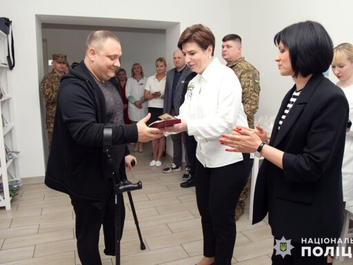 Поранених захисників, які лікуються на Хмельниччині, відвідала Держсекретар МВС України Інна Ящук